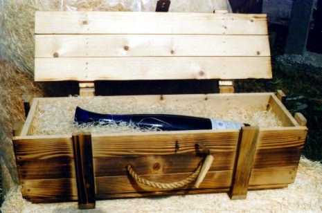 Kiste mit Weinflasche 50.jpg% (18496 Tavu )